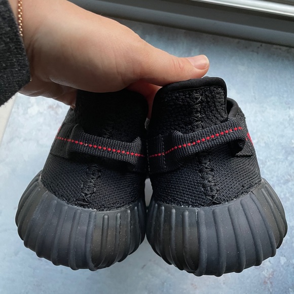 Yeezy Boost 350 V2 'Bred' - Picture 4 of 9
